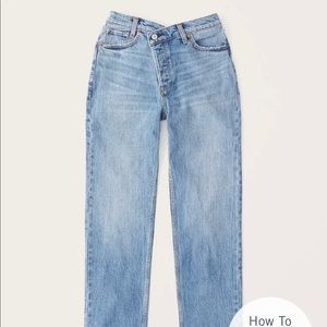 Abercrombie and Fitch “Curve Love The Dad High Rise” 26L, 2L. Never worn, NWT